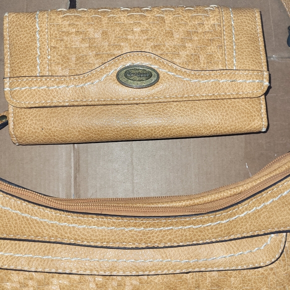 Concept brand Tan Shoulder Bag And Wallet. - Picture 4 of 16